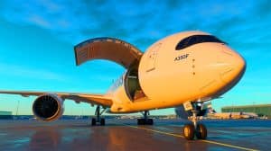 Illustration de l'Airbus A350F révolutionnaire avec sa porte cargo la plus large du monde.
