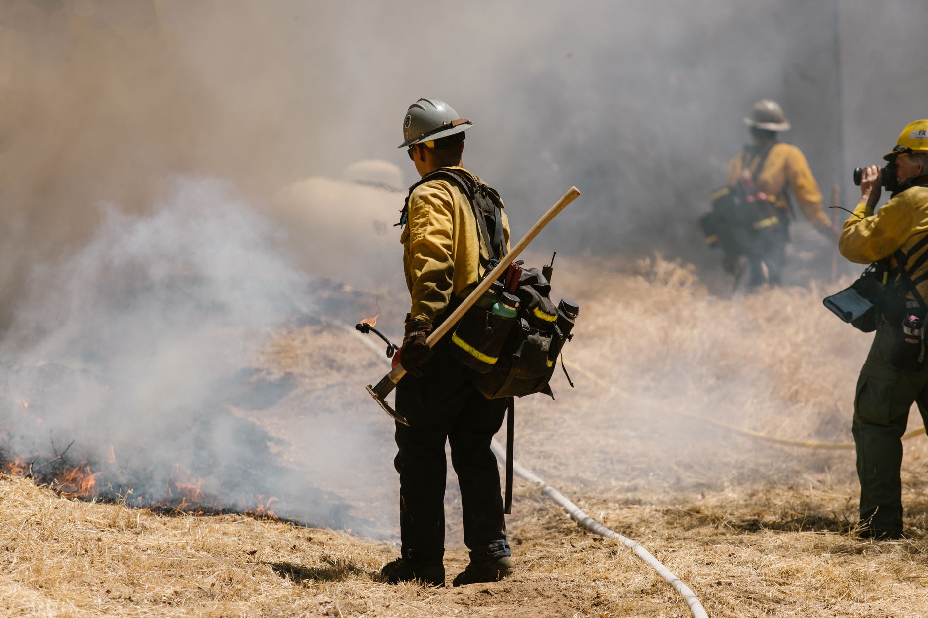 Les fumées des feux de forêt exposent les pompiers à des troubles respiratoires durables